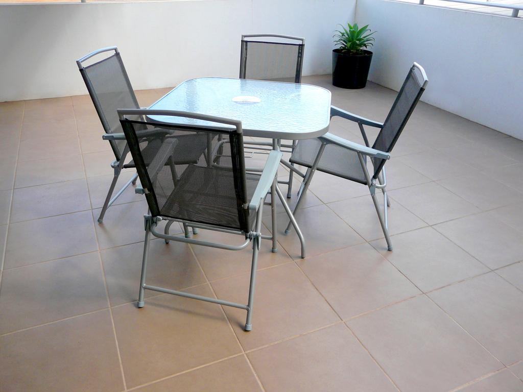 Monterey Apartments Moranbah Room photo