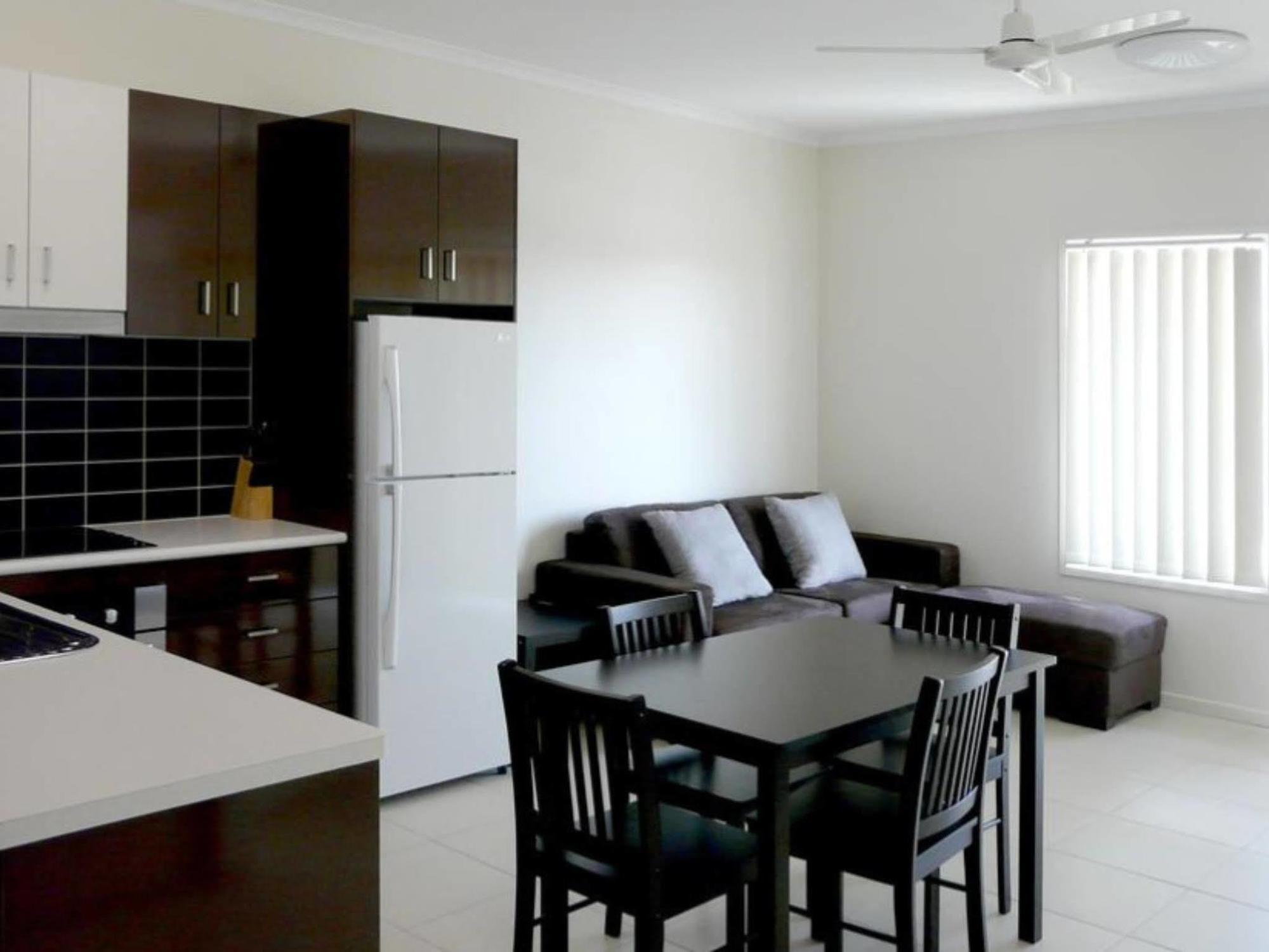 Monterey Apartments Moranbah Exterior photo