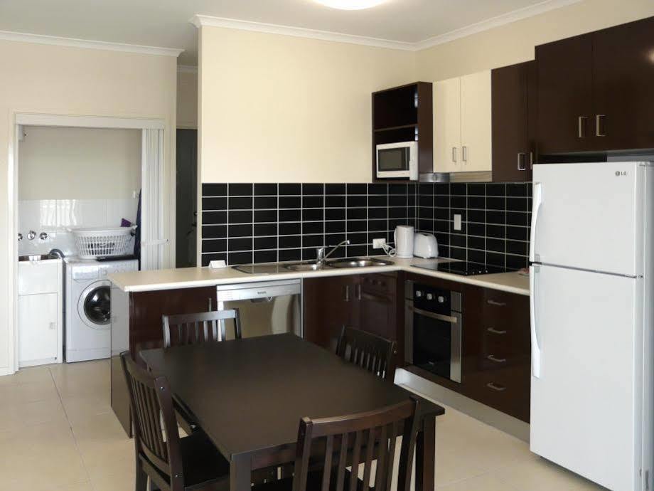 Monterey Apartments Moranbah Exterior photo